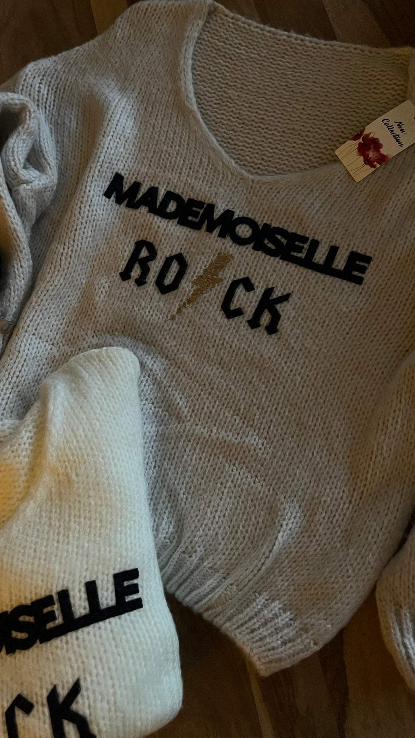 Pull “Mademoiselle Rock" oversized V-neck