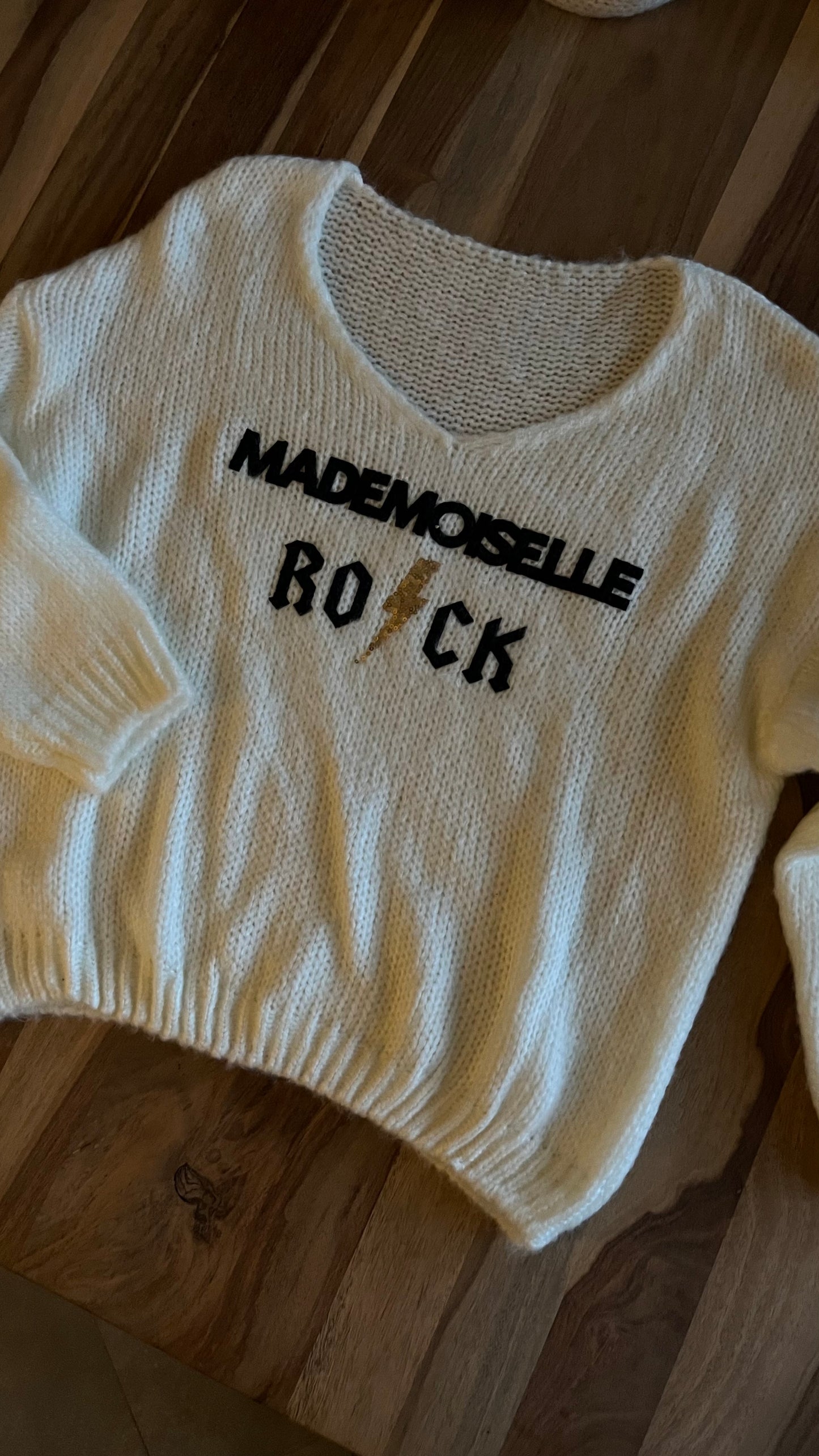 Pull “Mademoiselle Rock" oversized V-neck