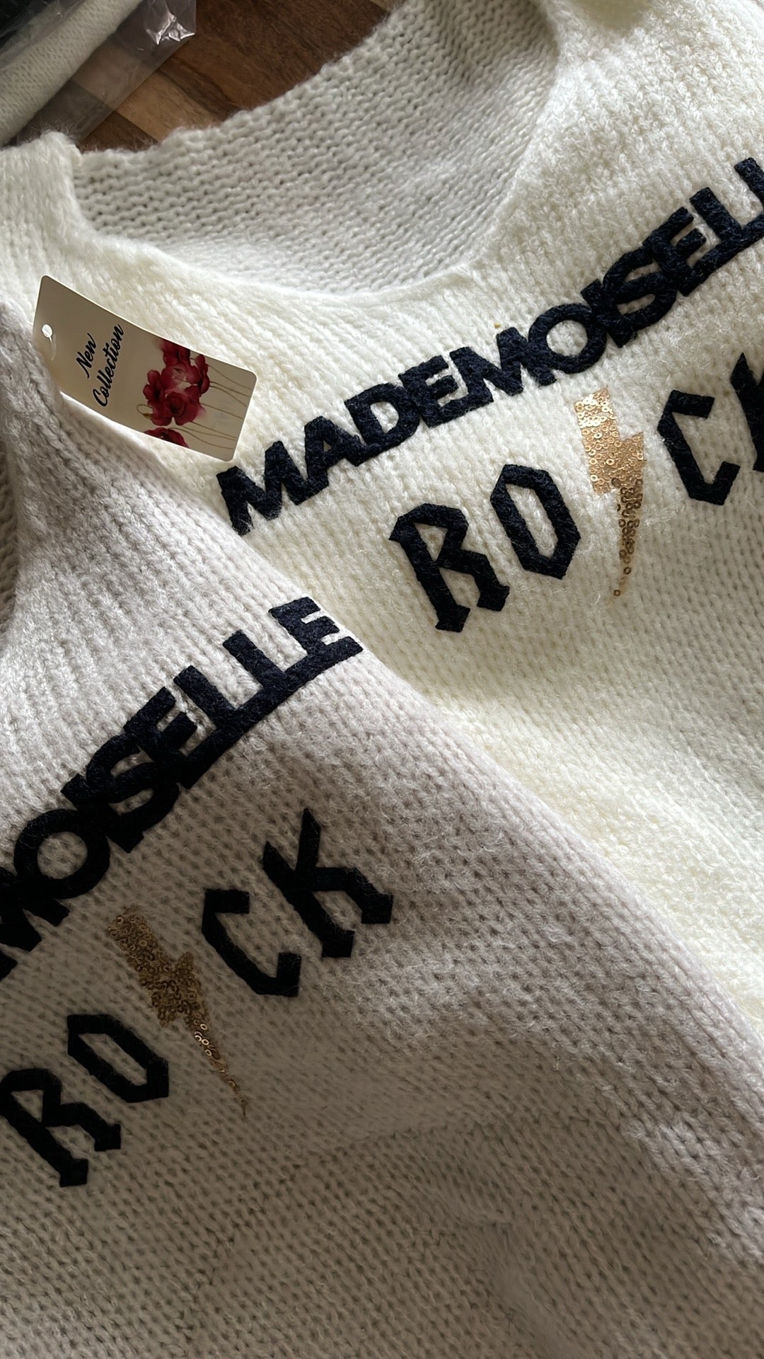 Pull “Mademoiselle Rock" oversized V-neck