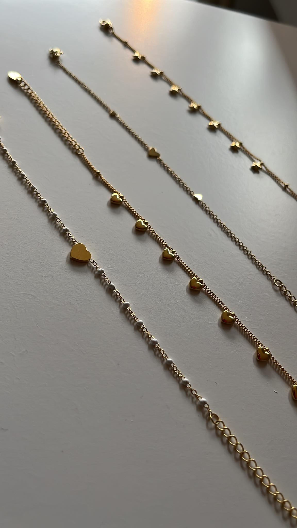 Armbandje met mini HARTJES – goud RVS