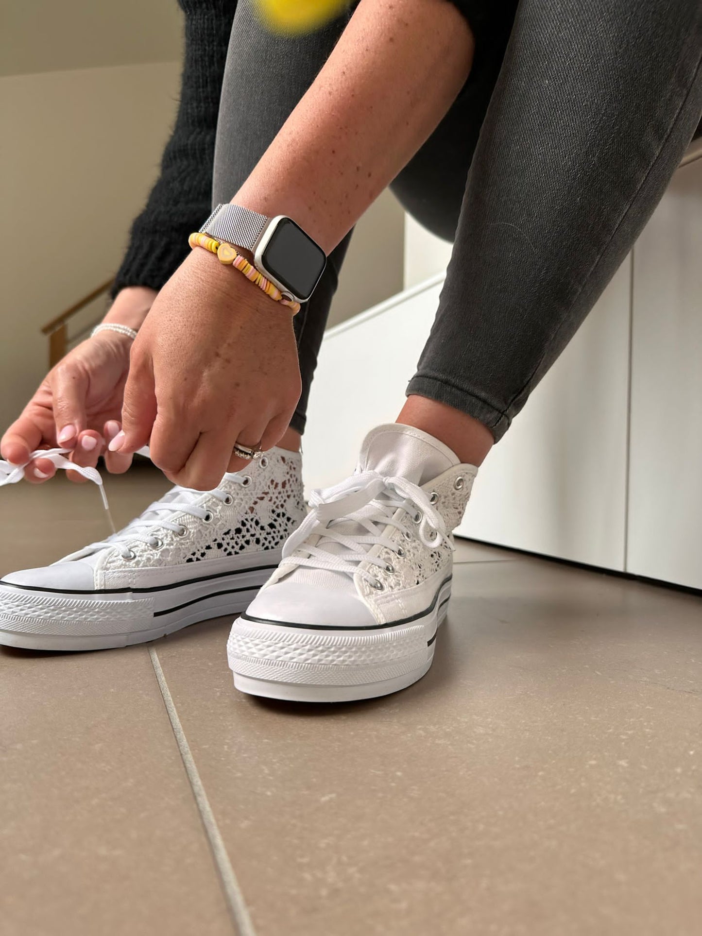 Sneaker hoog in kant met veters - White