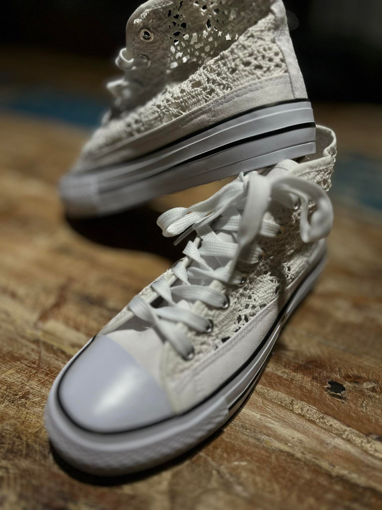 Sneaker hoog in kant met veters - White