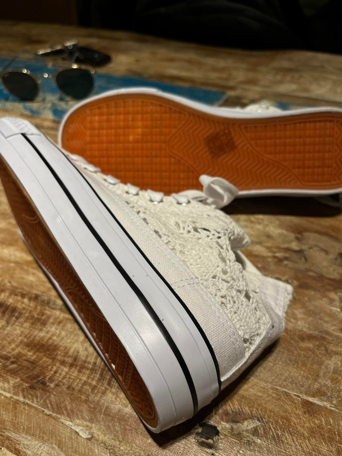 Sneaker hoog in kant met veters - White