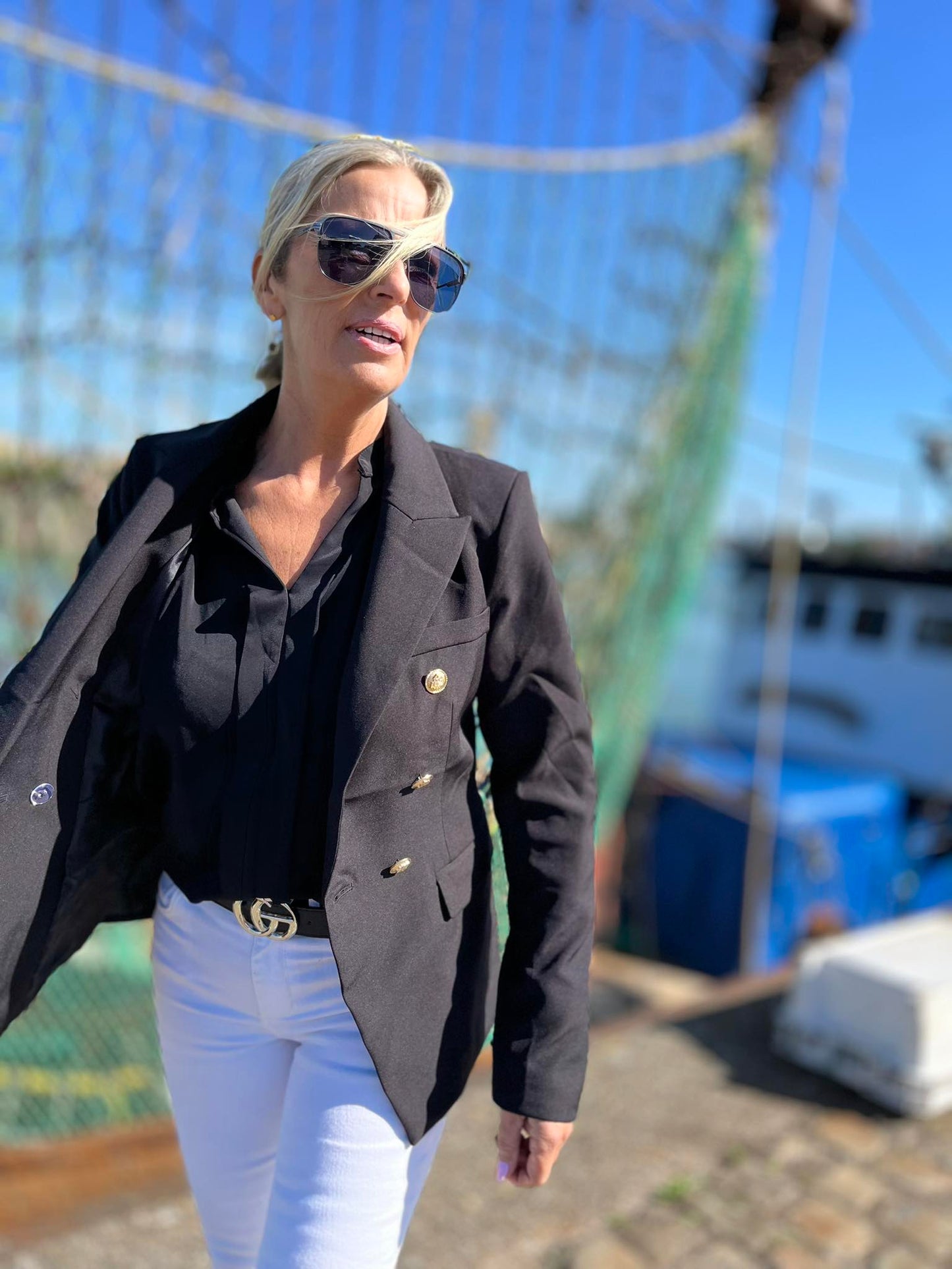 Zwarte bloes met rechtstaand kraagje