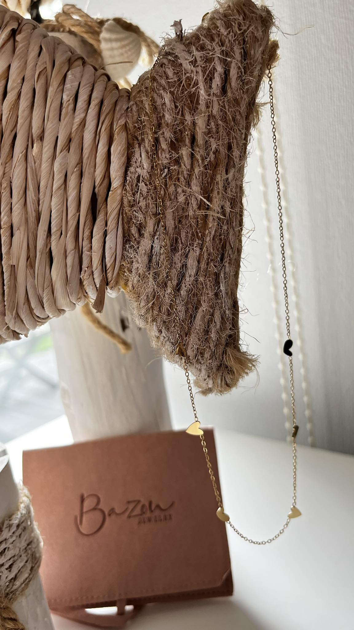 RVS fijn kettinkje met 6 mini hartjes – nude/black/gold – gold RVS