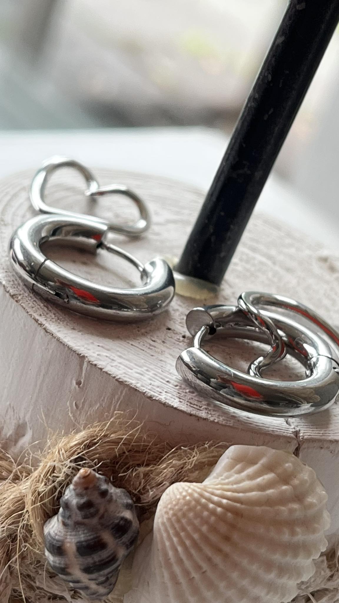 EarCandy brede Creool RVS met open hart – zilver