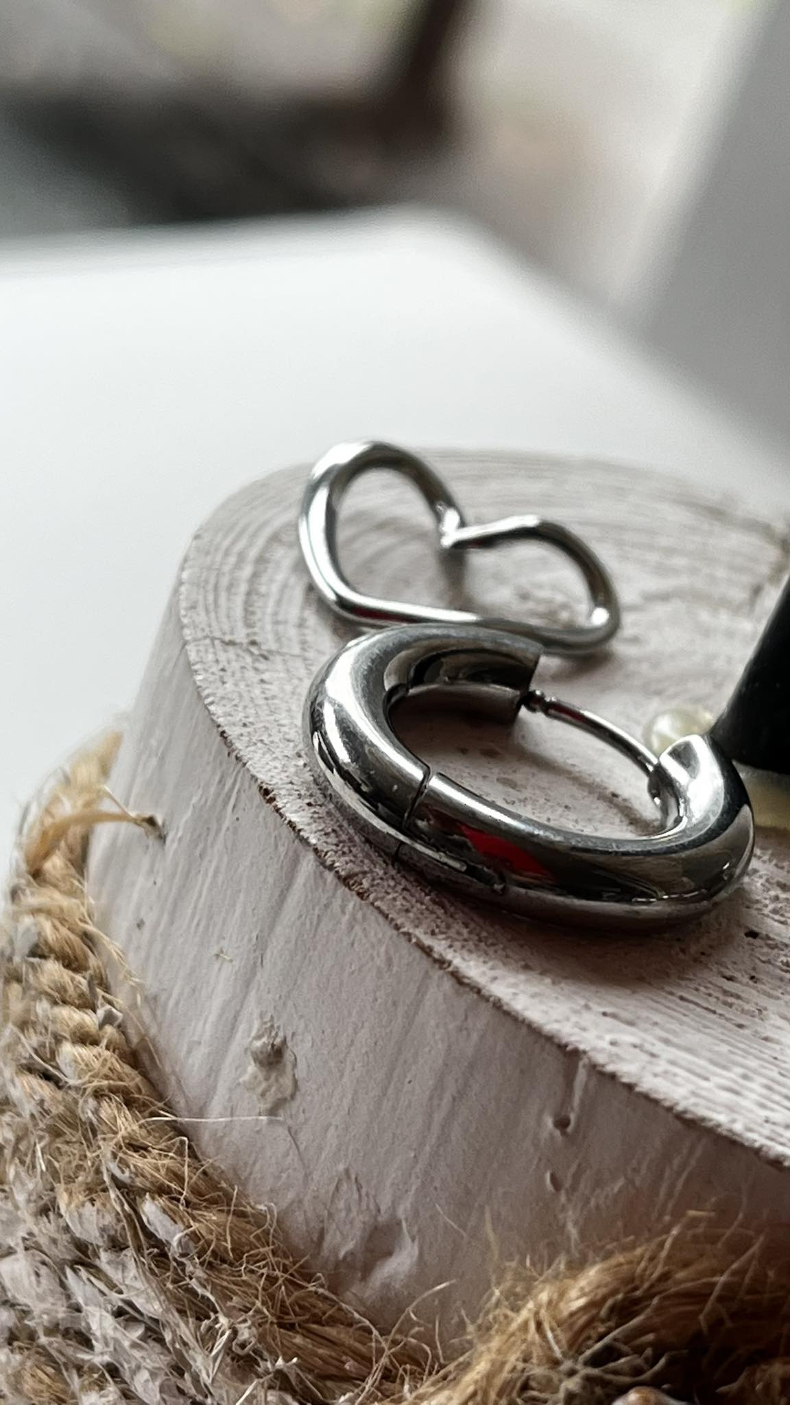 EarCandy brede Creool RVS met open hart – zilver
