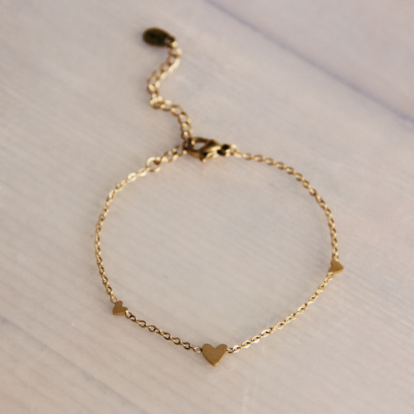 Armbandje met 3 HARTJES - RVS