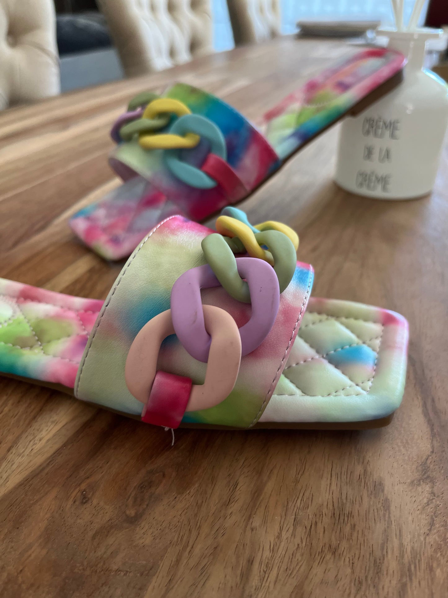 Plat Trendy muiltje met een Chainvlecht