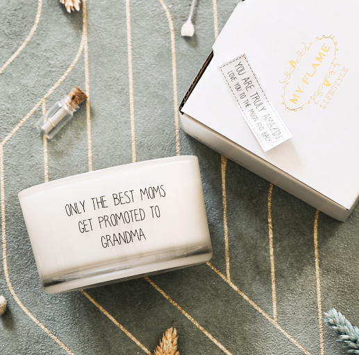 Geurkaars met Flessenpost -  'Only the best moms get promoted to grandma' - You are truly amazing. Love you to the moon and back.