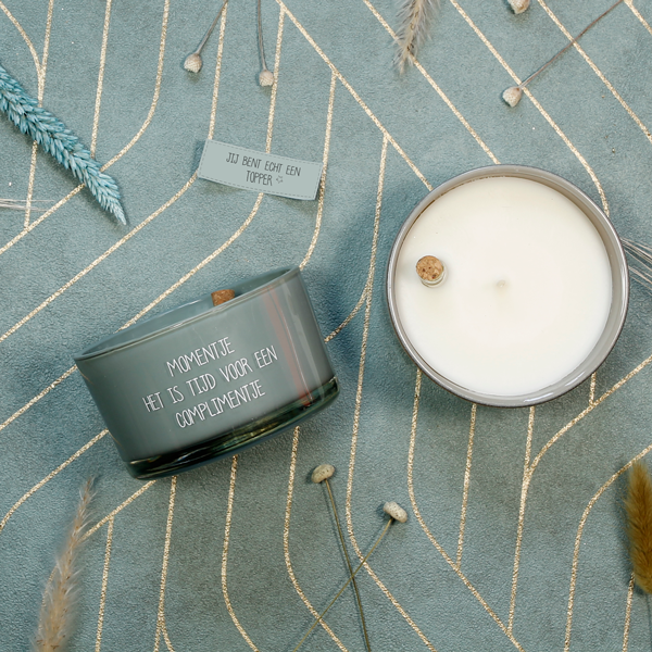 Flessenpost geurkaars - MOMENTJE. HET IS TIJD VOOR EEN COMPLIMENTJE - Briefje met BIG HUGS - UNLIMITED USES