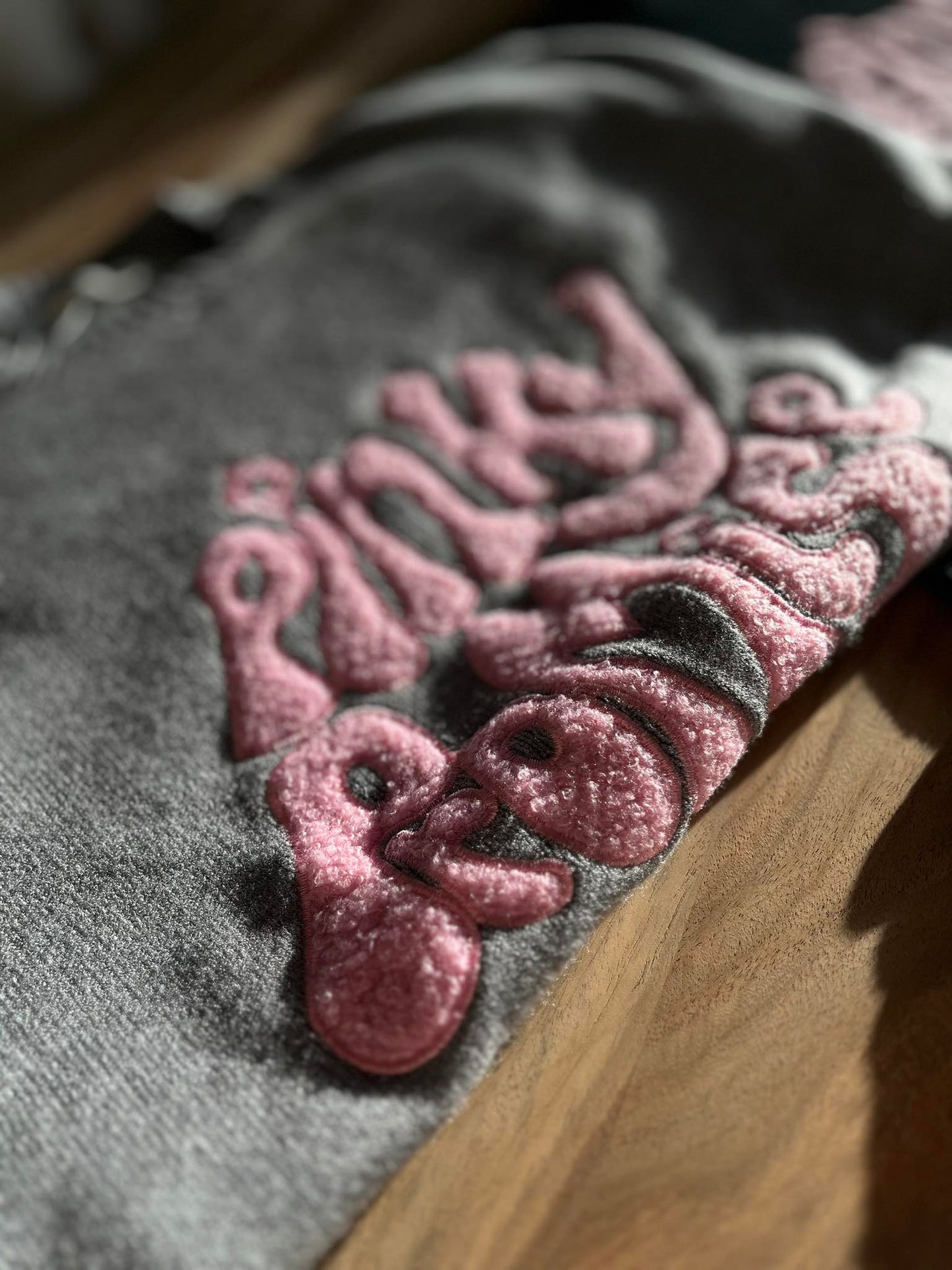 Knitted sweater with lettering Pinky Promise - ONE SIZE